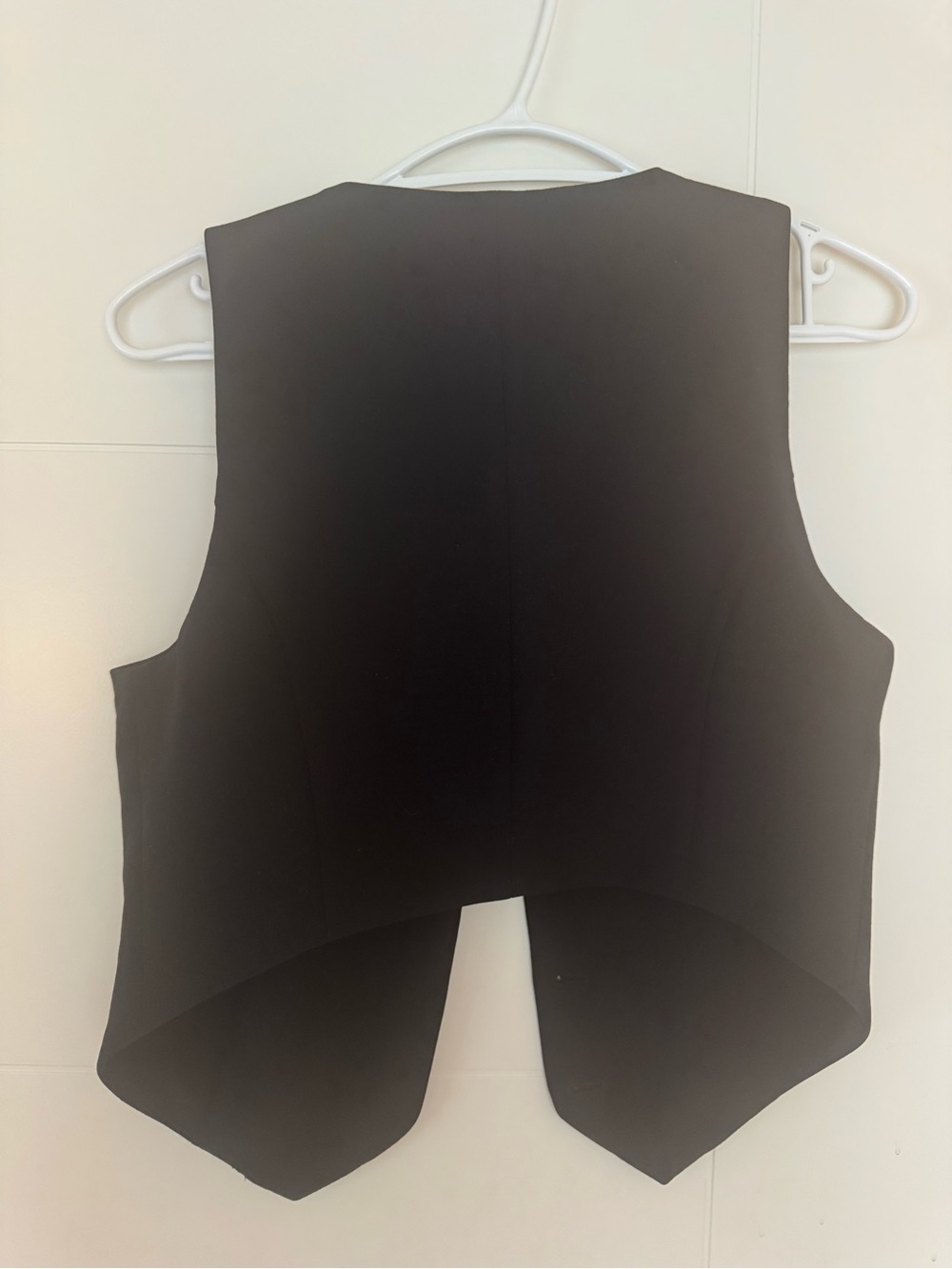 Wilfred Black Minimalist Labeled Vest - Picture 5 of 5